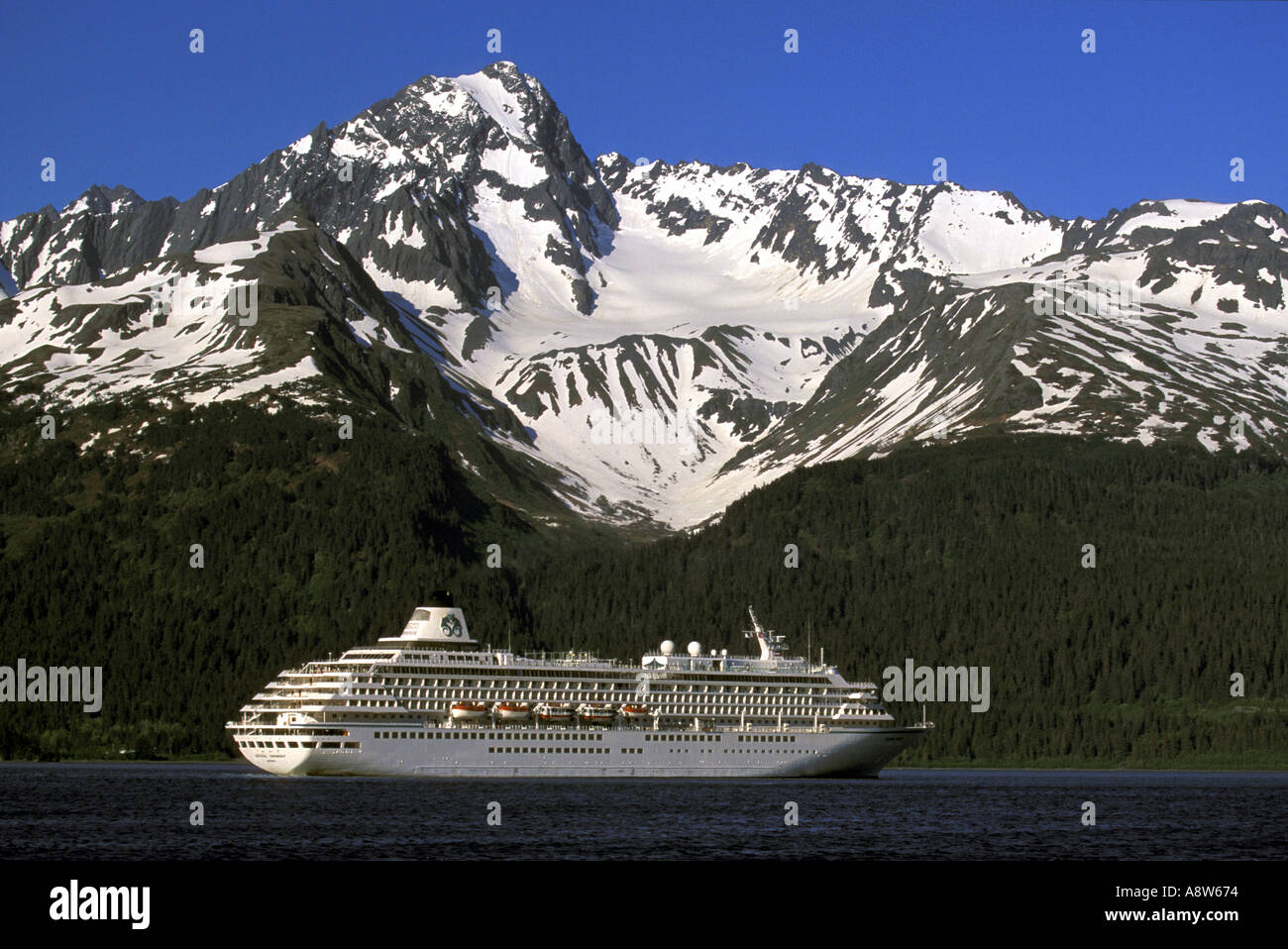 Crystal harmony cruise ship hi-res stock photography and images