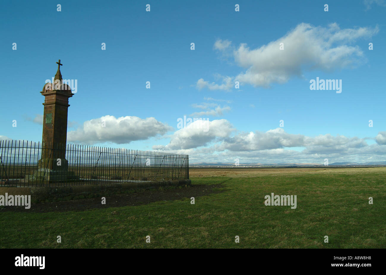 King Edward 1st monument Stock Photo - Alamy