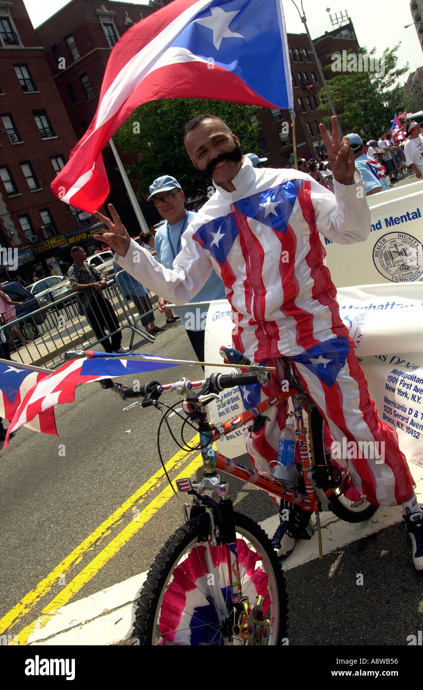 Thousands of Bronxites come out to celebrate their Hispanic heritage in