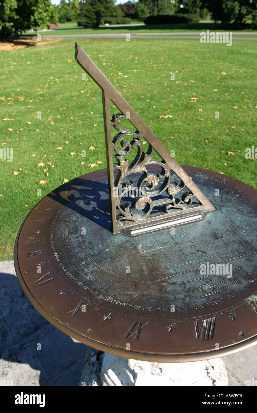 Sundial in Kew gardens in London Stock Photo Alamy
