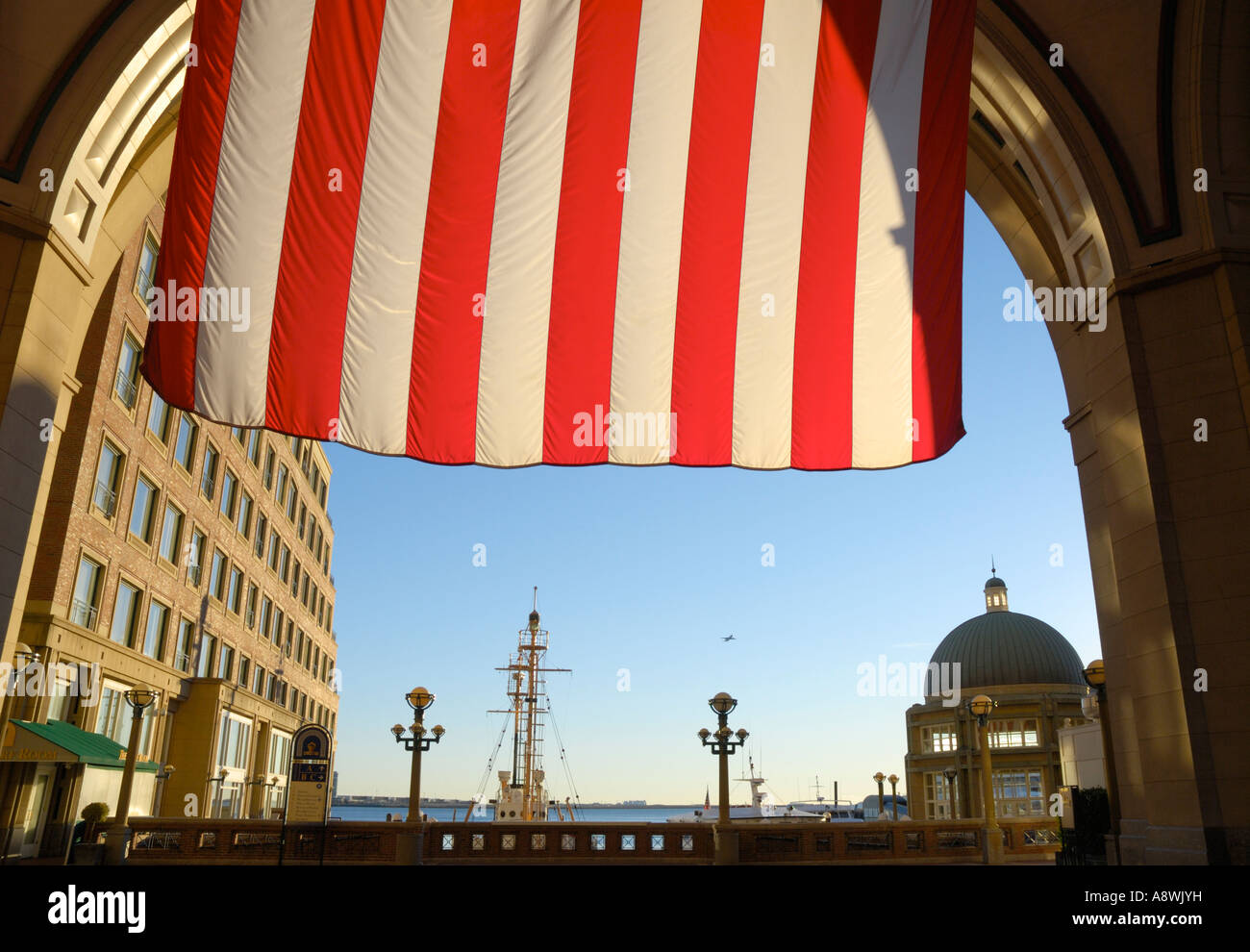 Rowes wharf arch hires stock photography and images Alamy