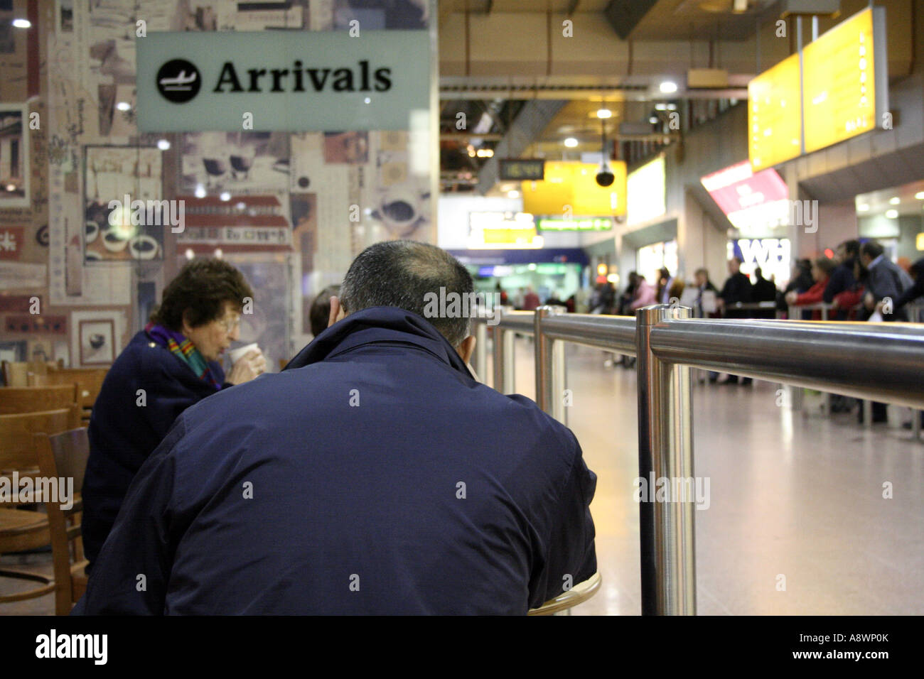 Passengers arrive terminal heathrow airport hi-res stock photography ...