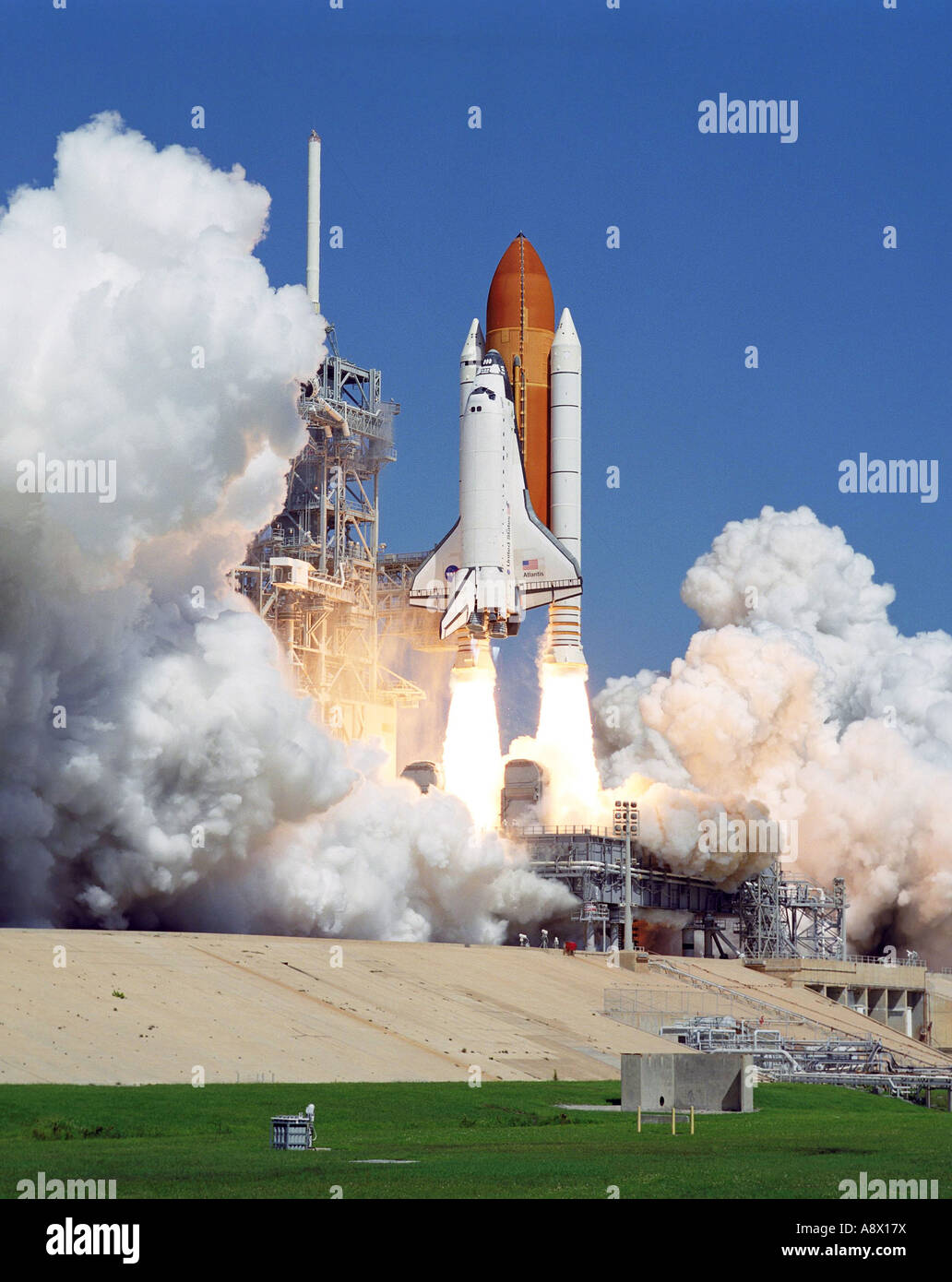 Launch of the Space Shuttle Atlantis and its six member crew Stock Photo