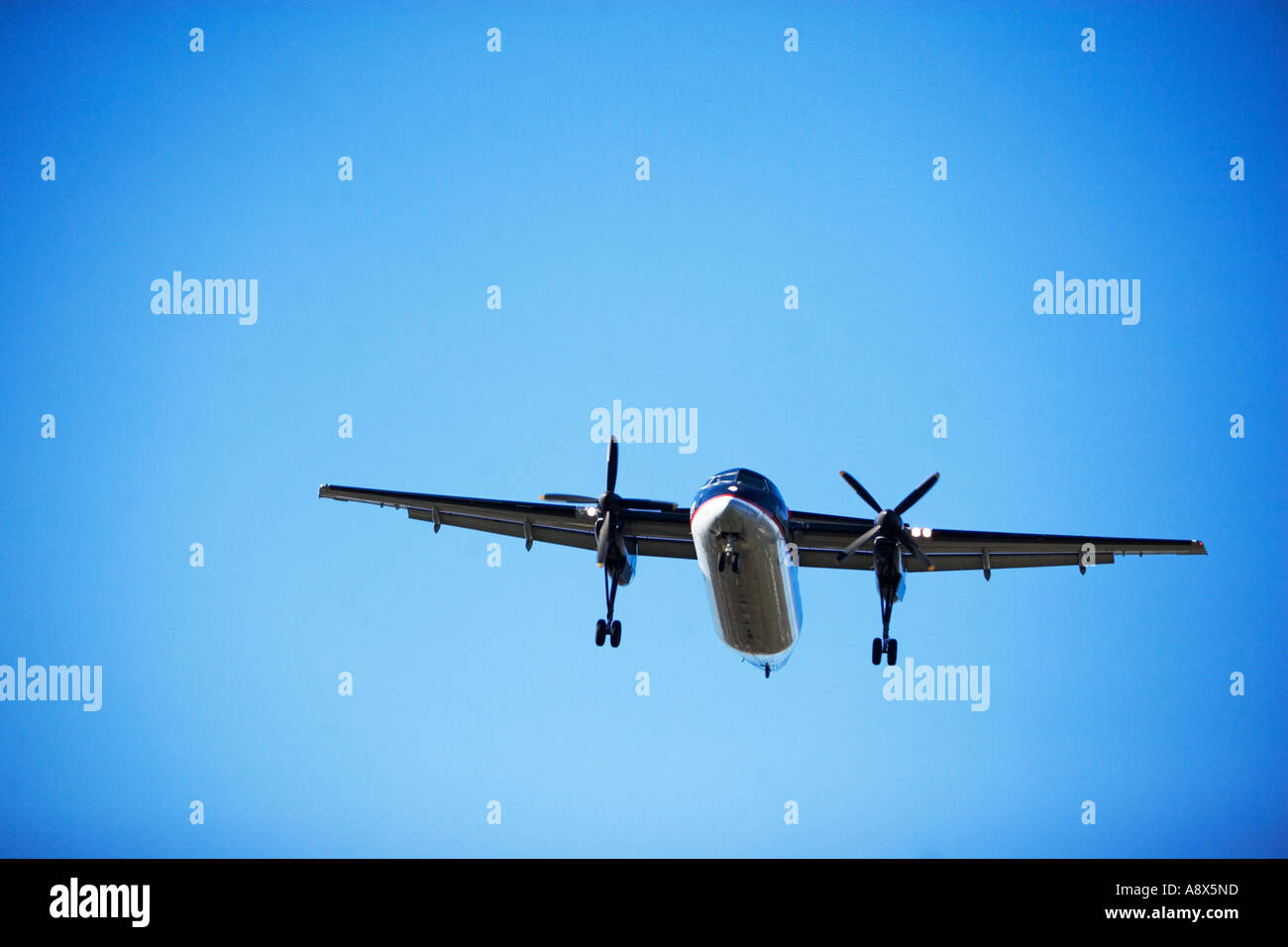 Small commercial aircraft hi-res stock photography and images - Alamy