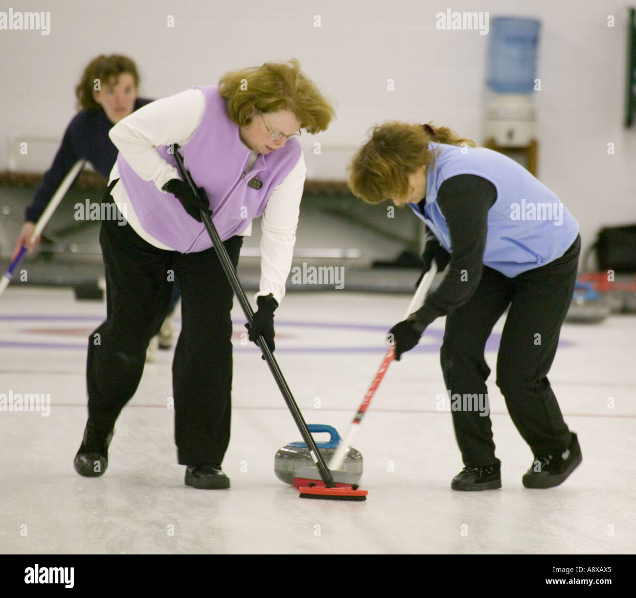 Ice curling sheet hires stock photography and images Alamy