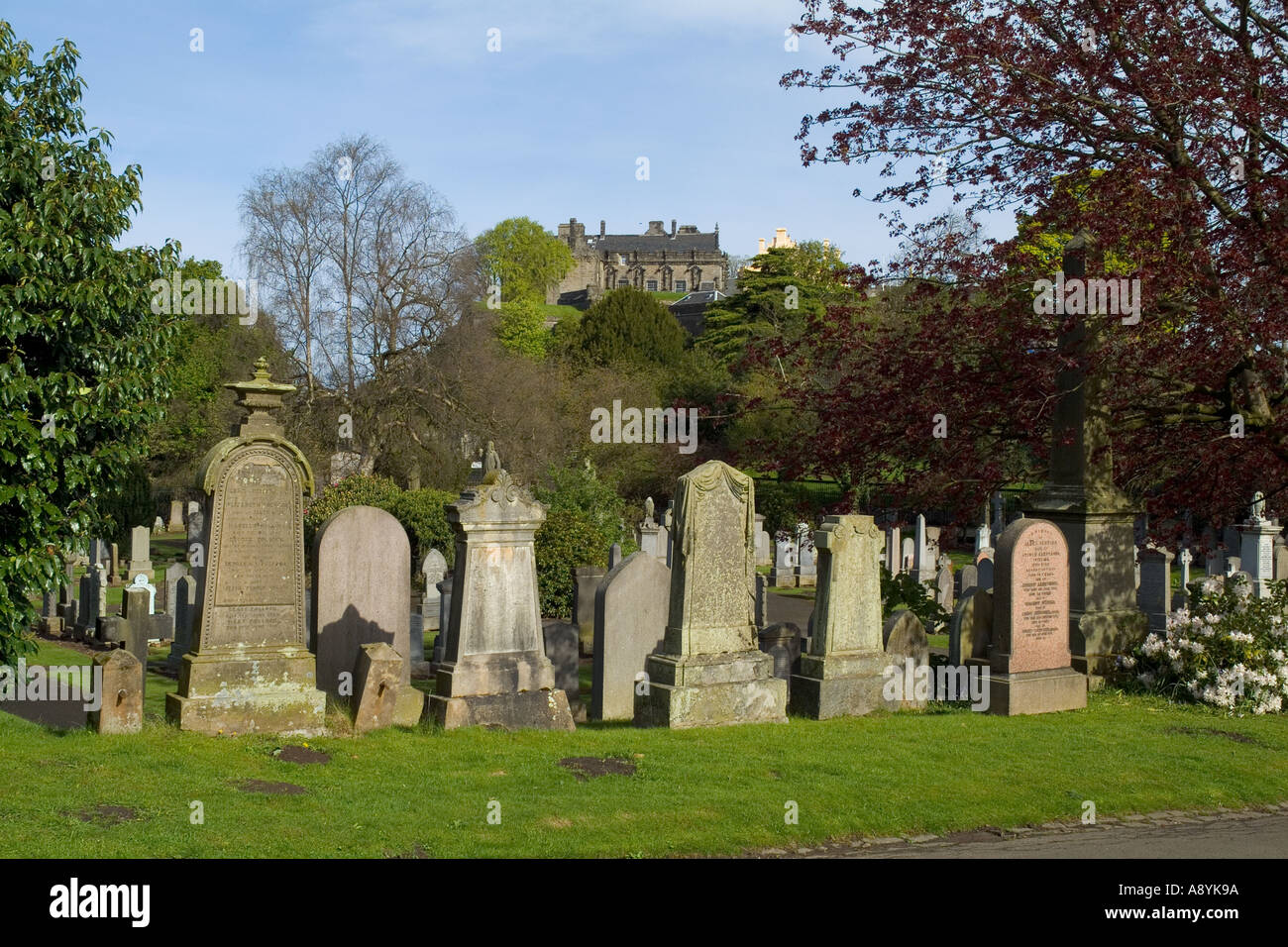 dh STIRLING STIRLINGSHIRE Stirling town Valley cemetery and Stirling Castle Stock Photo