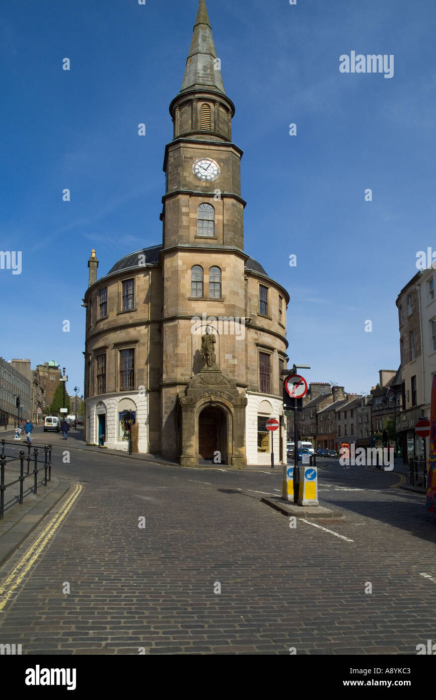 dh STIRLING STIRLINGSHIRE The Athenaeum building with William Wallace