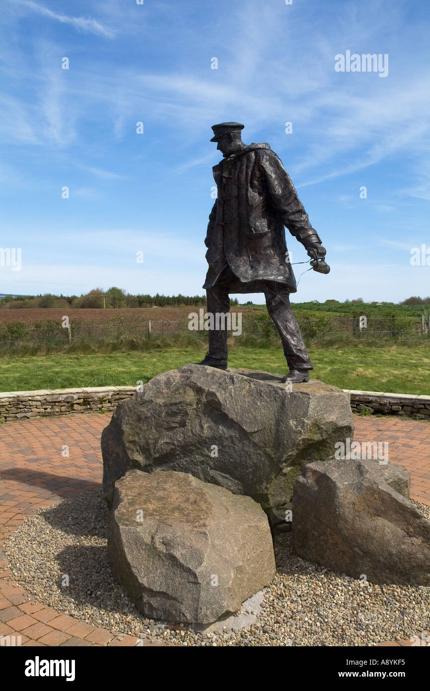 dh David Stirling memorial DOUNE STIRLINGSHIRE Statue SAS founder 1941 british ww2 special forces historical world war 2 Stock Photo