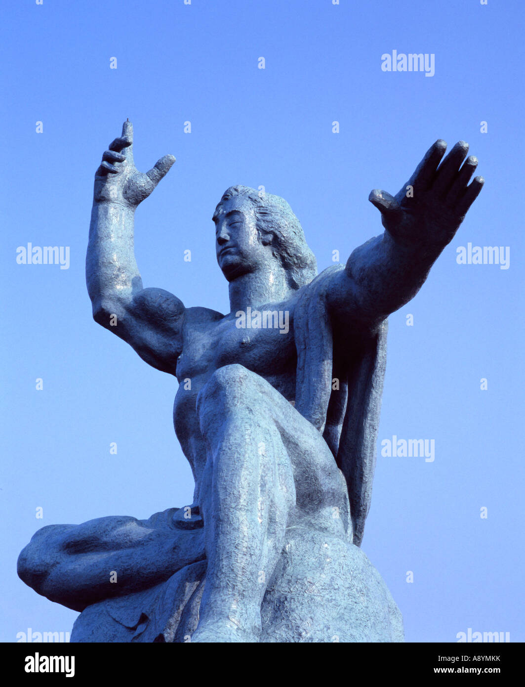 10 metre tall Peace Statue created by sculptor Seiboi Kitamura in