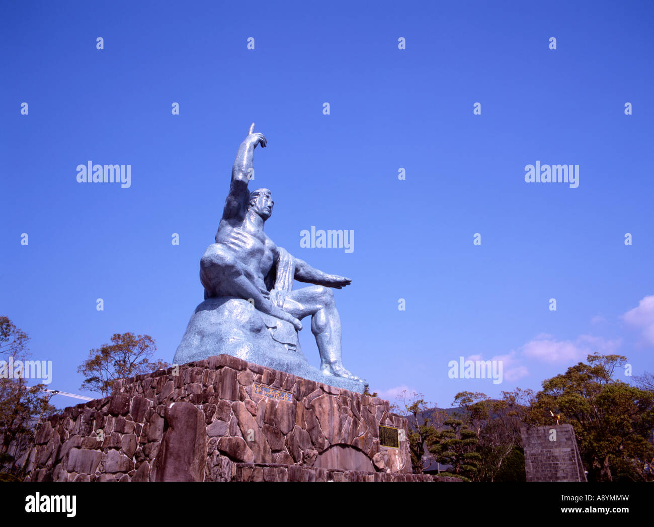 10 metre tall Peace Statue created by sculptor Seiboi Kitamura in