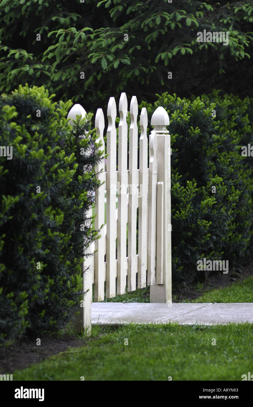 Picket fence gate hi-res stock photography and images - Alamy