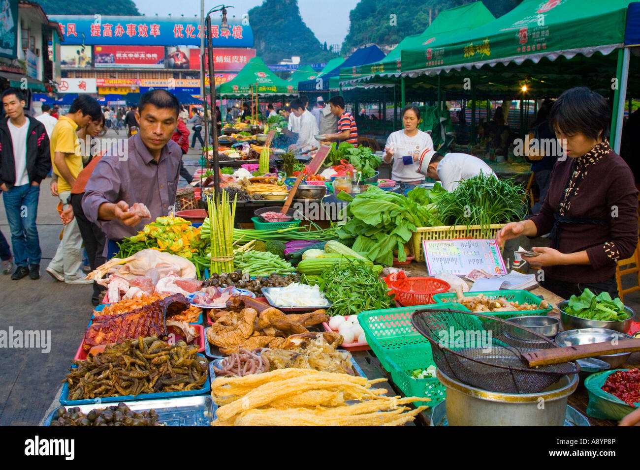 Wok Stirfry Outdoor Restaurants in TentCity Yangshuo China Stock Photo