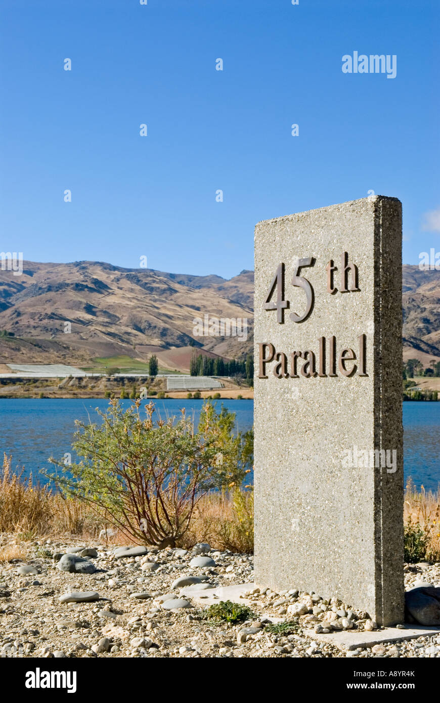 45th parallel marker at Lake Dunstan Cromwell Central Otago New Zealand, near Queenstown Stock Photo