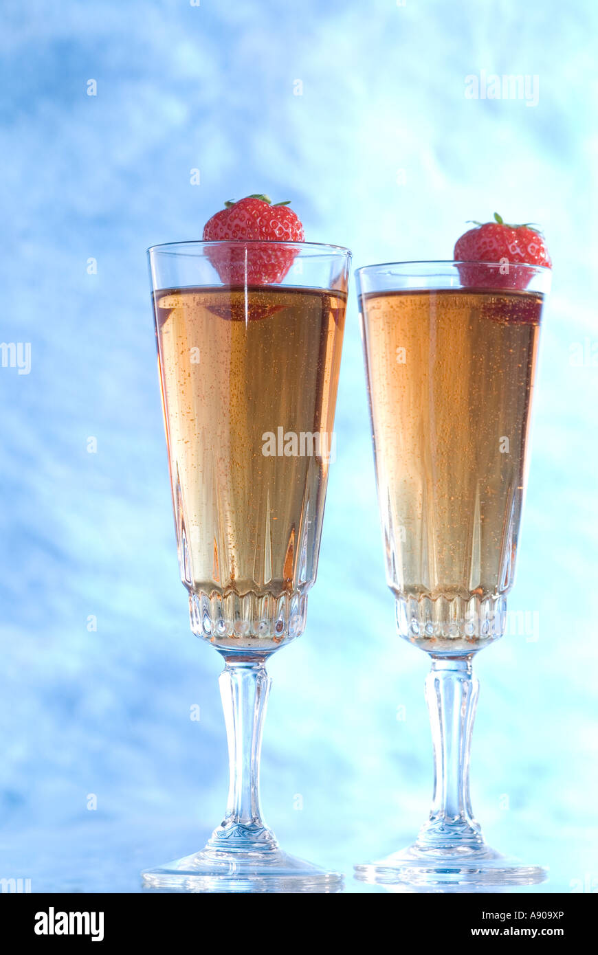 Champagne and strawberries Stock Photo Alamy