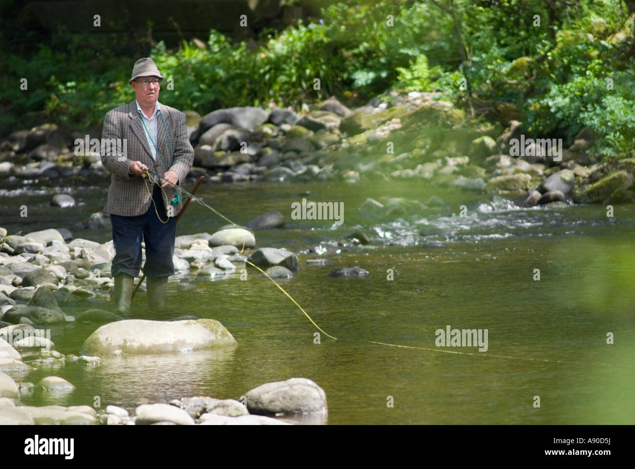 Fishermen Figures for HO OO Scale Model Railway and Dioramas Woodland Scenics