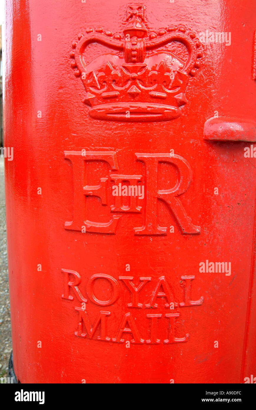 red post box mail box english gb mailbox england mailbox postal service  carrier royal by appointment Stock Photo - Alamy