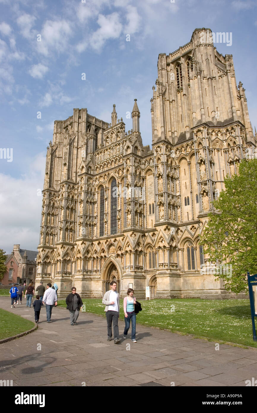 Wells cathedral facade hi-res stock photography and images - Alamy
