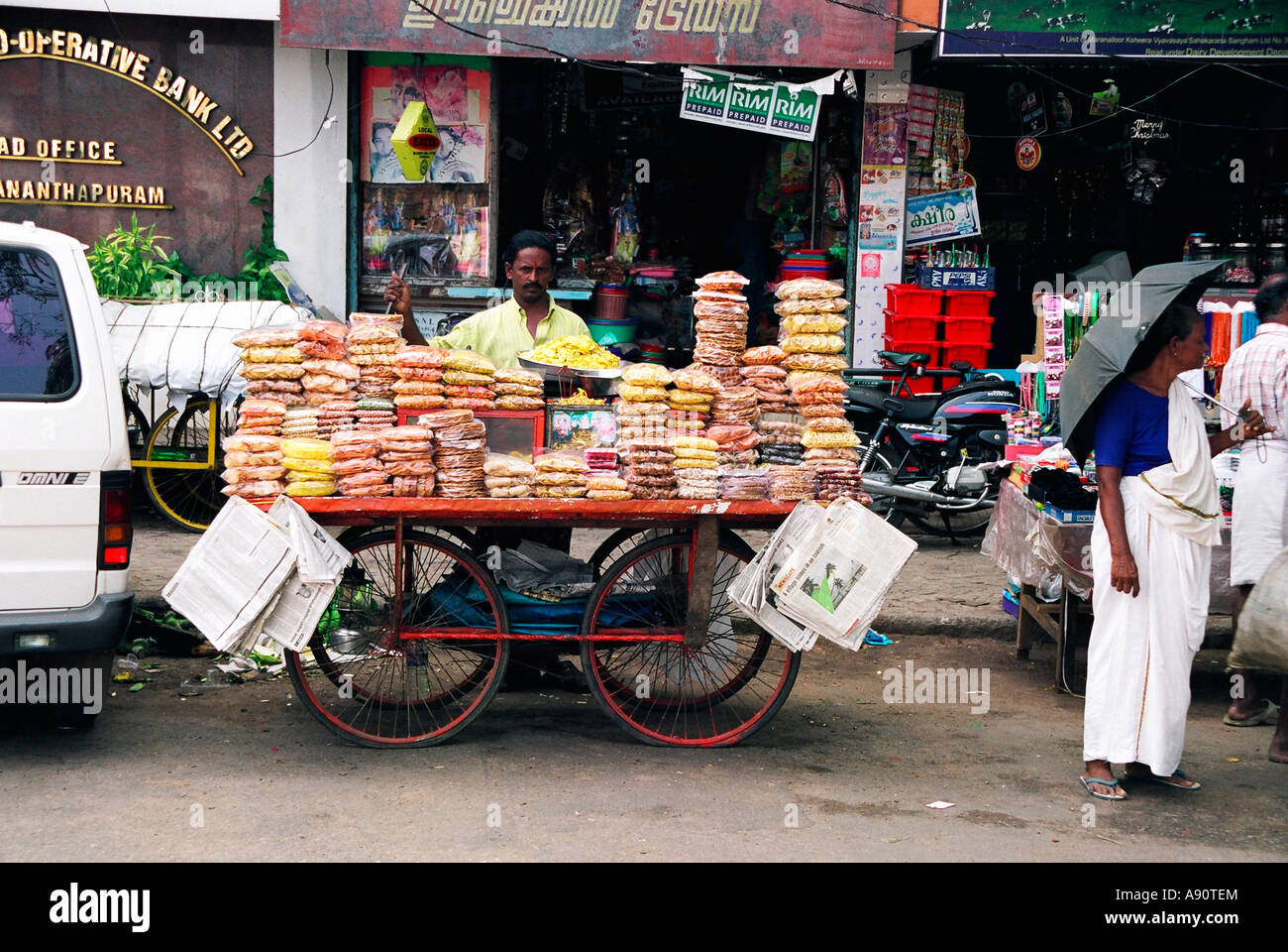 Indian roadside market stall selling snacks such as Bombay mix and Spicy Nuts in packets Stock Photo