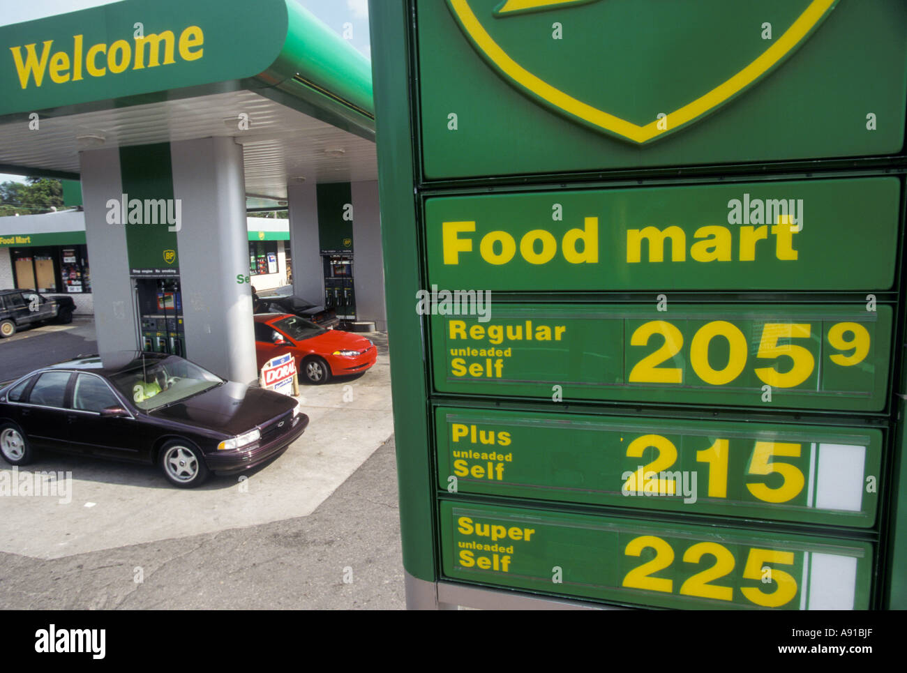 Bp gas pump hires stock photography and images Alamy