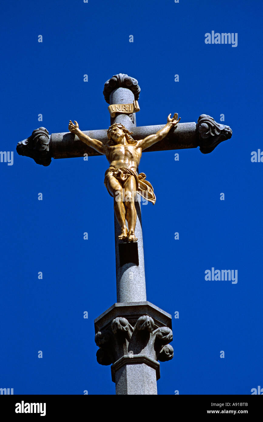 Arromanches les Bains, Normandy, France. Posuerunt me Custodem 1901 Monument. Jesus Christ on Cross Stock Photo