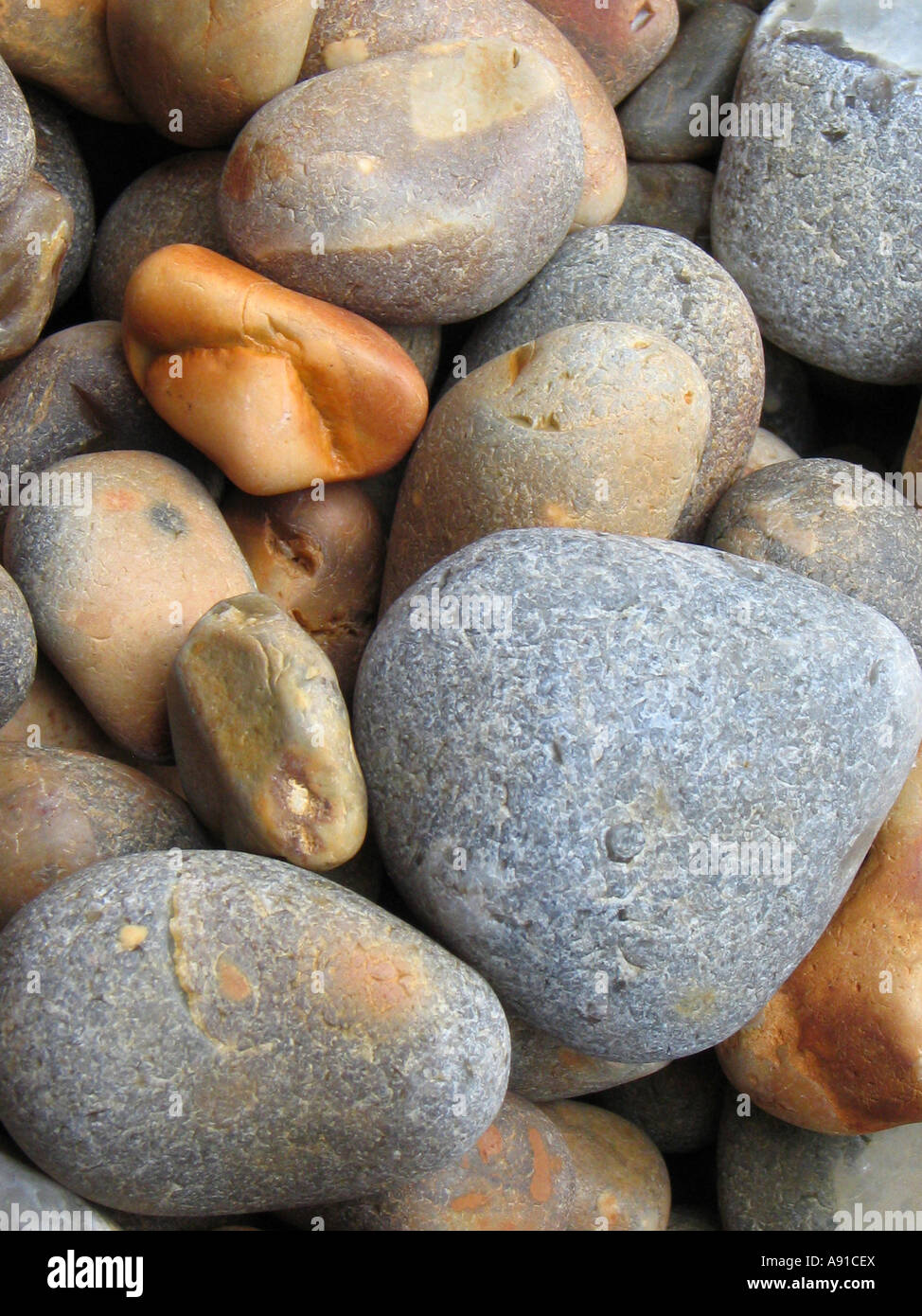 Round pebbles rocks boulders hi-res stock photography and images - Alamy