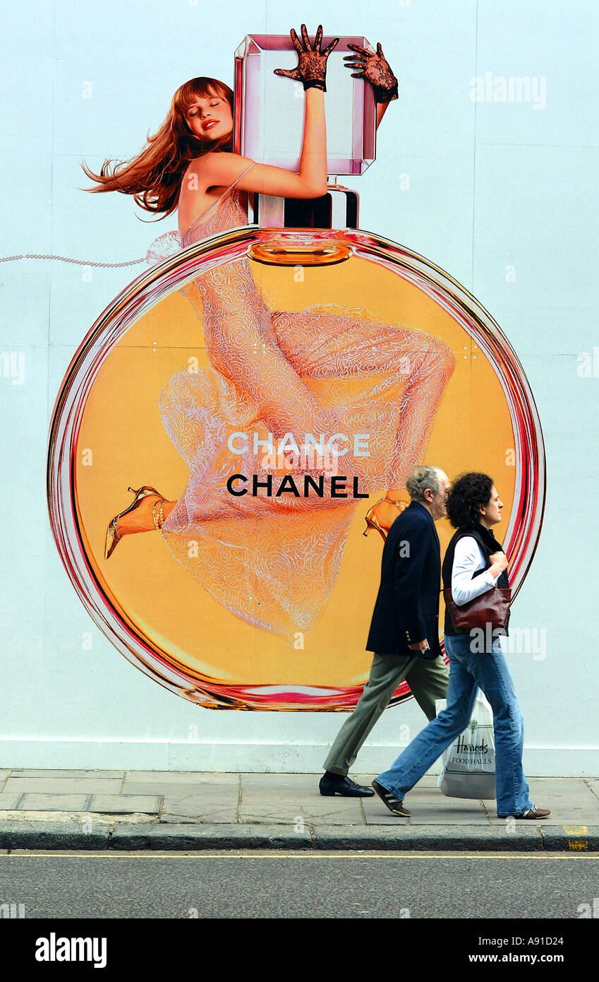 Chanel store in Sloane Street, Knightsbridge, London, UK Stock Photo - Alamy