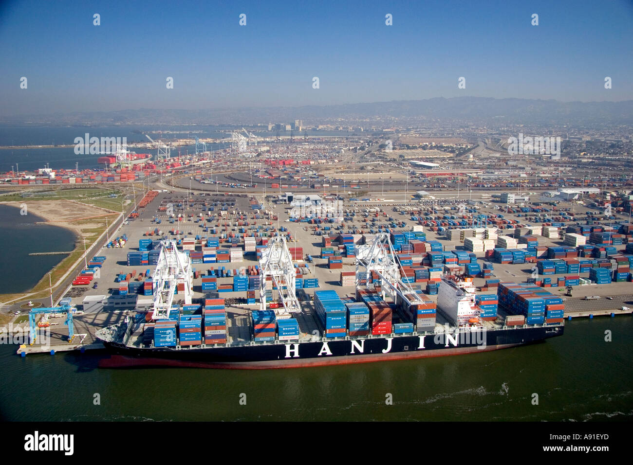 Container ships and cranes at the Port of Oakland, in the bay area of ...