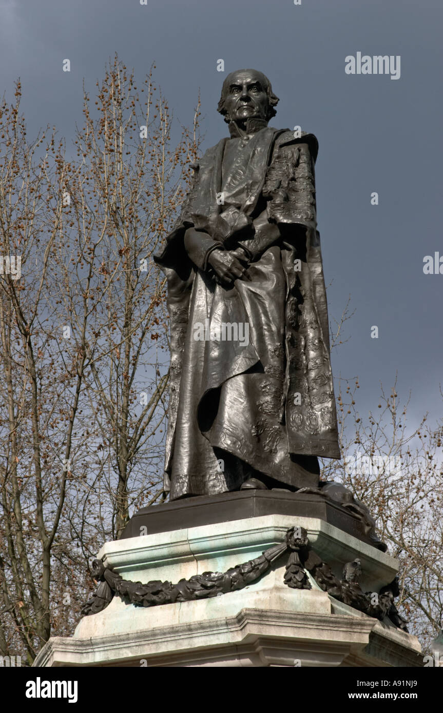 Statue of William Ewart Gladstone at Aldwych London England Stock Photo