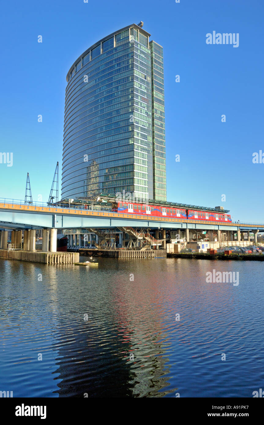 London marriott hotel west india hi-res stock photography and images ...