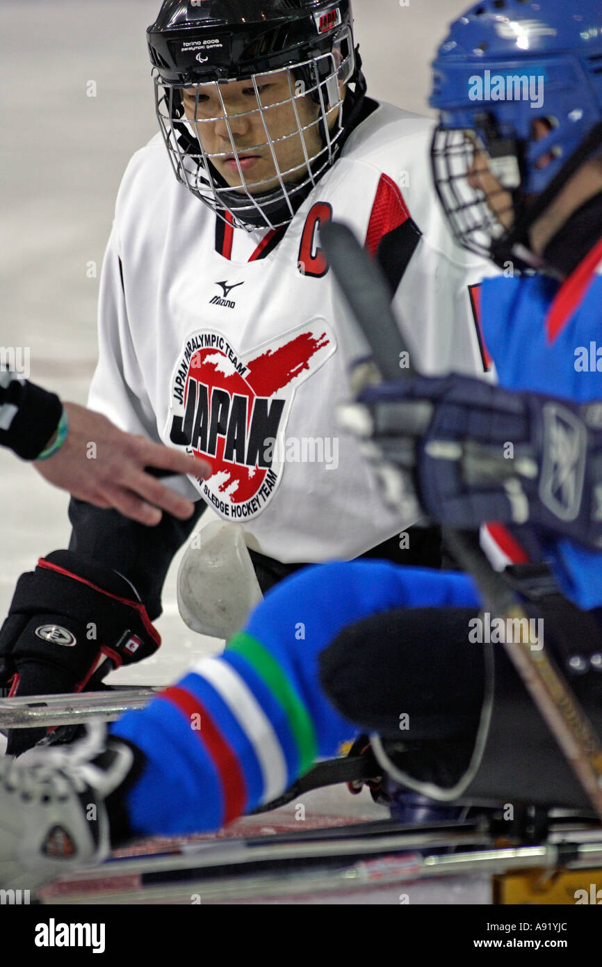 Ice hockey face off hires stock photography and images Alamy