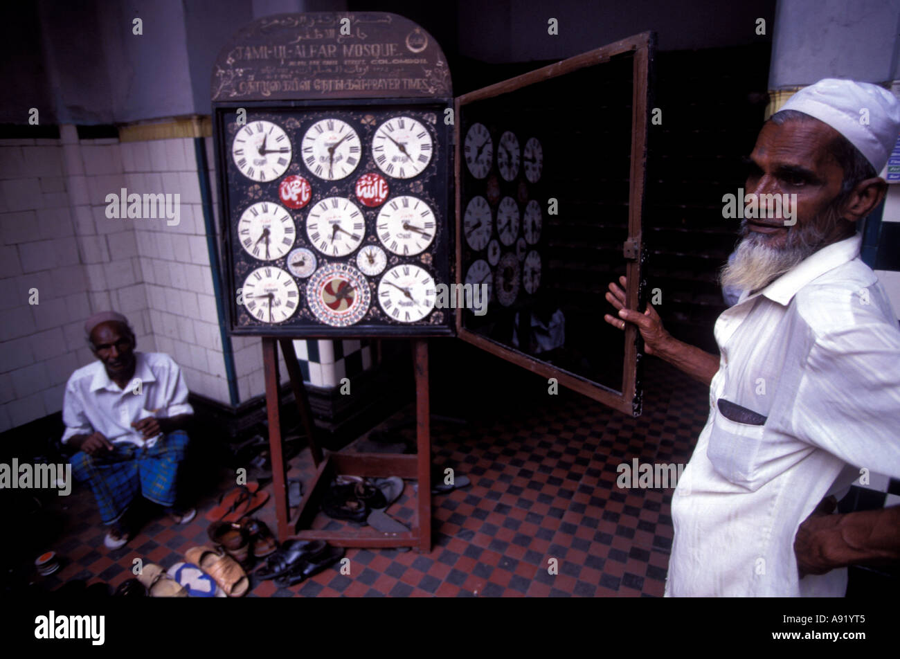 SRI LANKA. Colombo. Clocks at the main mosque Stock Photo Alamy