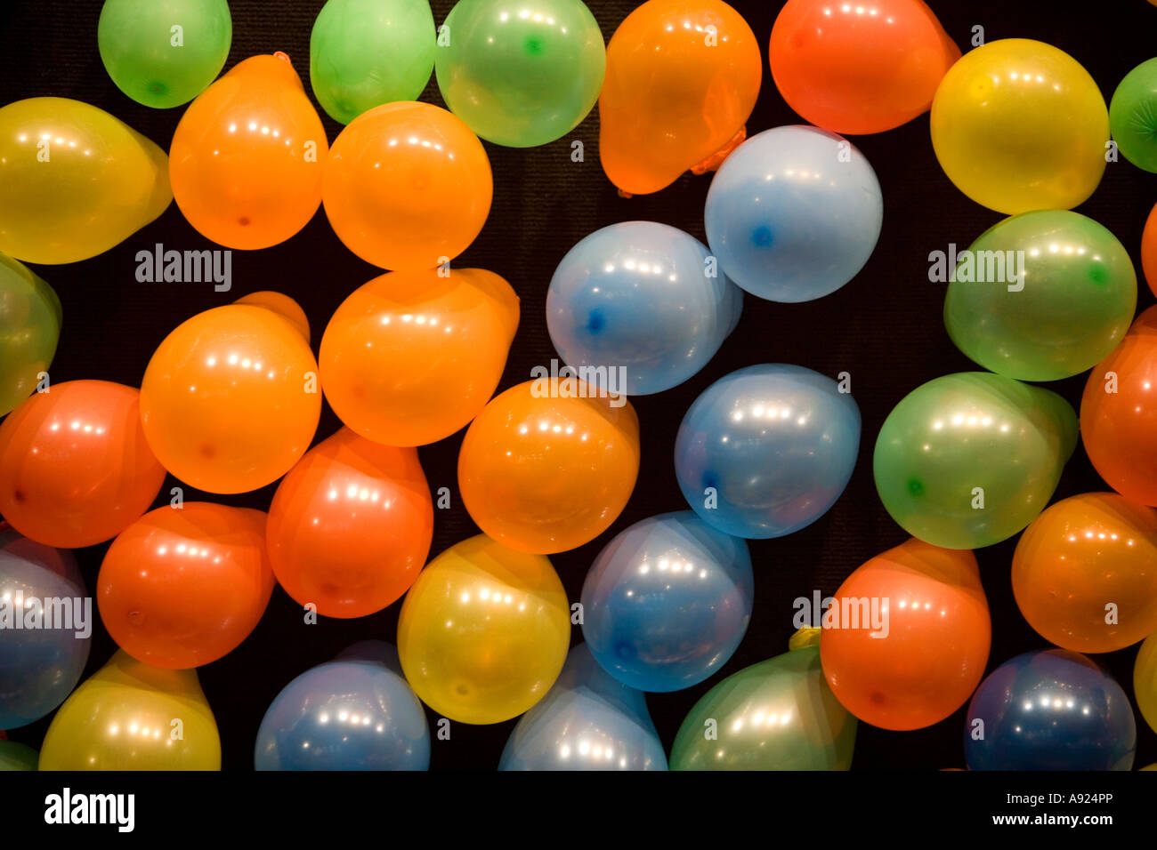Balloon pop dart hires stock photography and images Alamy