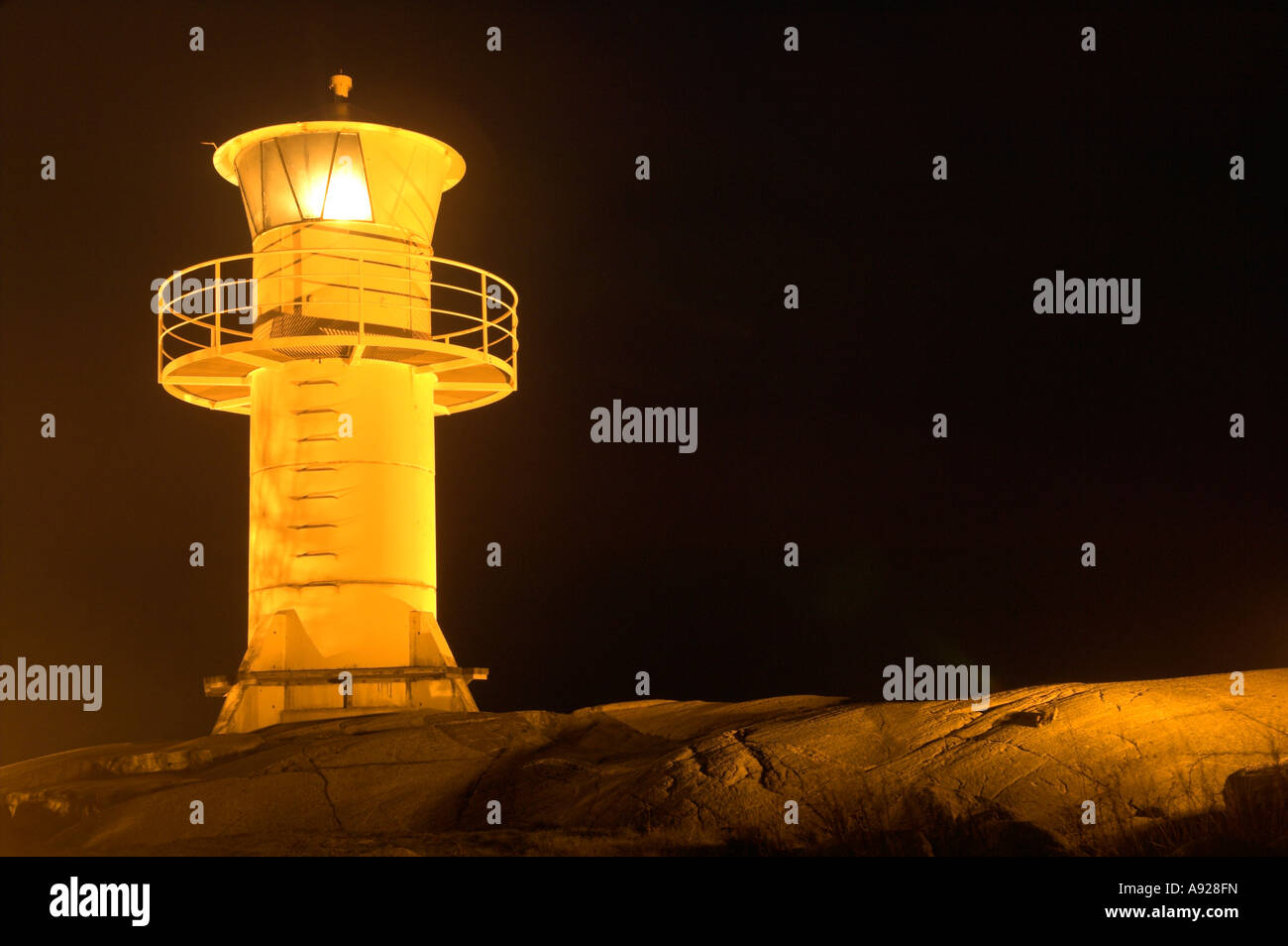Light house night sea hi-res stock photography and images - Alamy