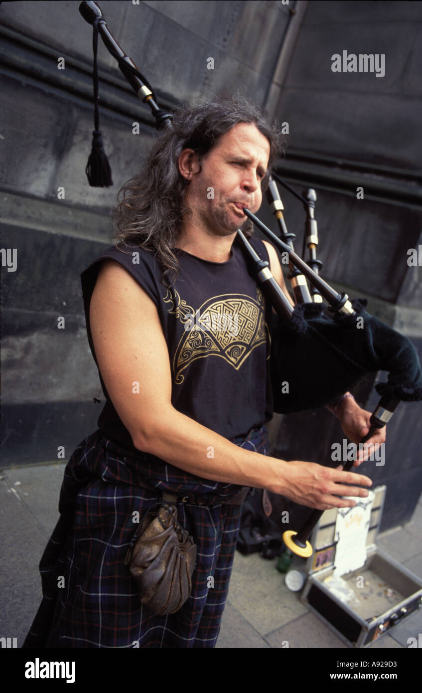 Scottish Bag Piper Royal Mile Edinburgh Scotland Uk Stock Photo Alamy