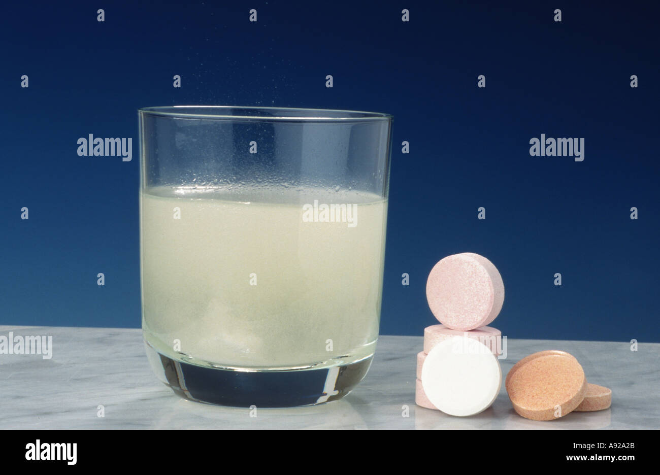 Vitamine preperation pills mineral salt effervescent tablet tablets Stock Photo Alamy