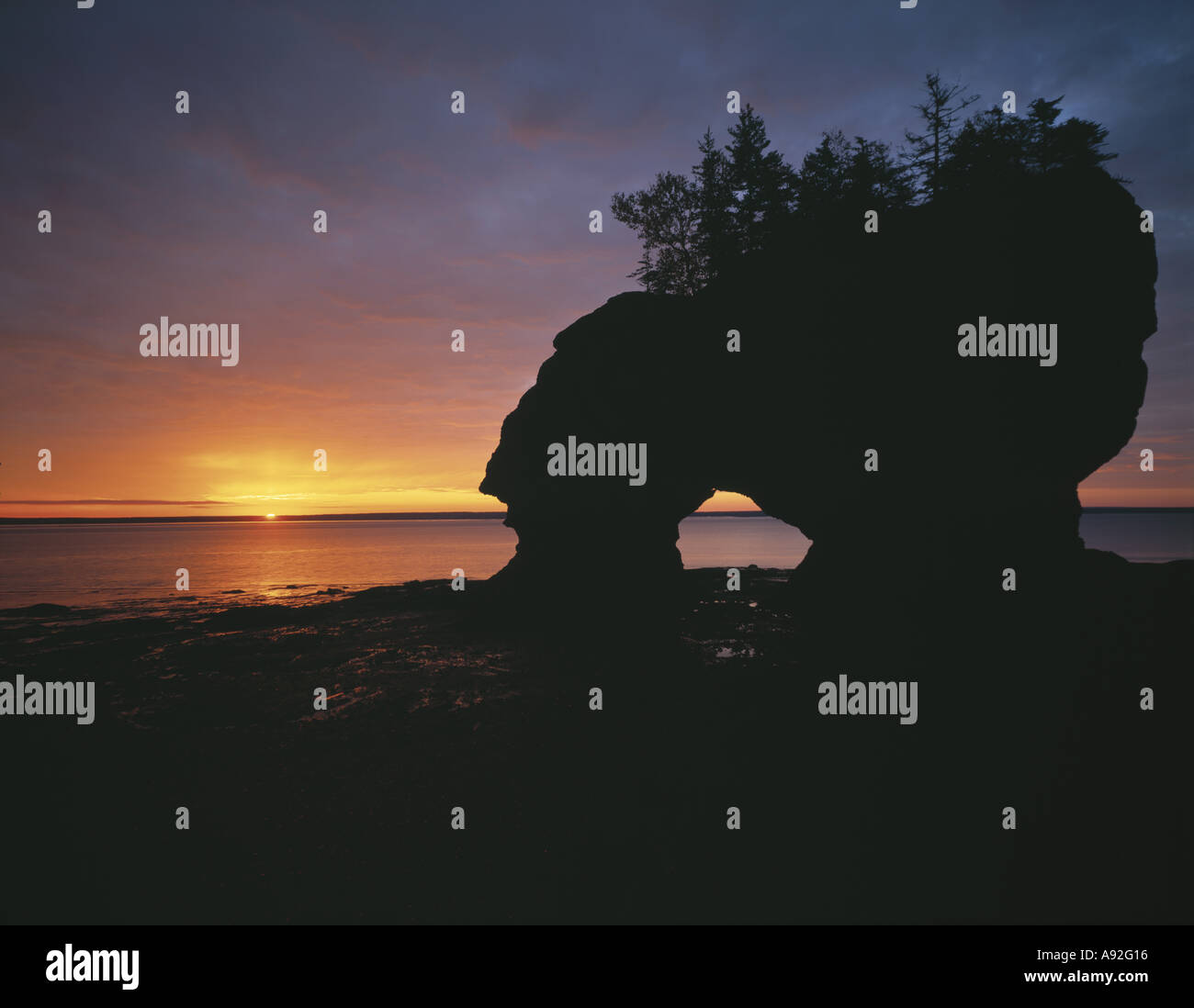 Sunrise bay of fundy hi-res stock photography and images - Alamy