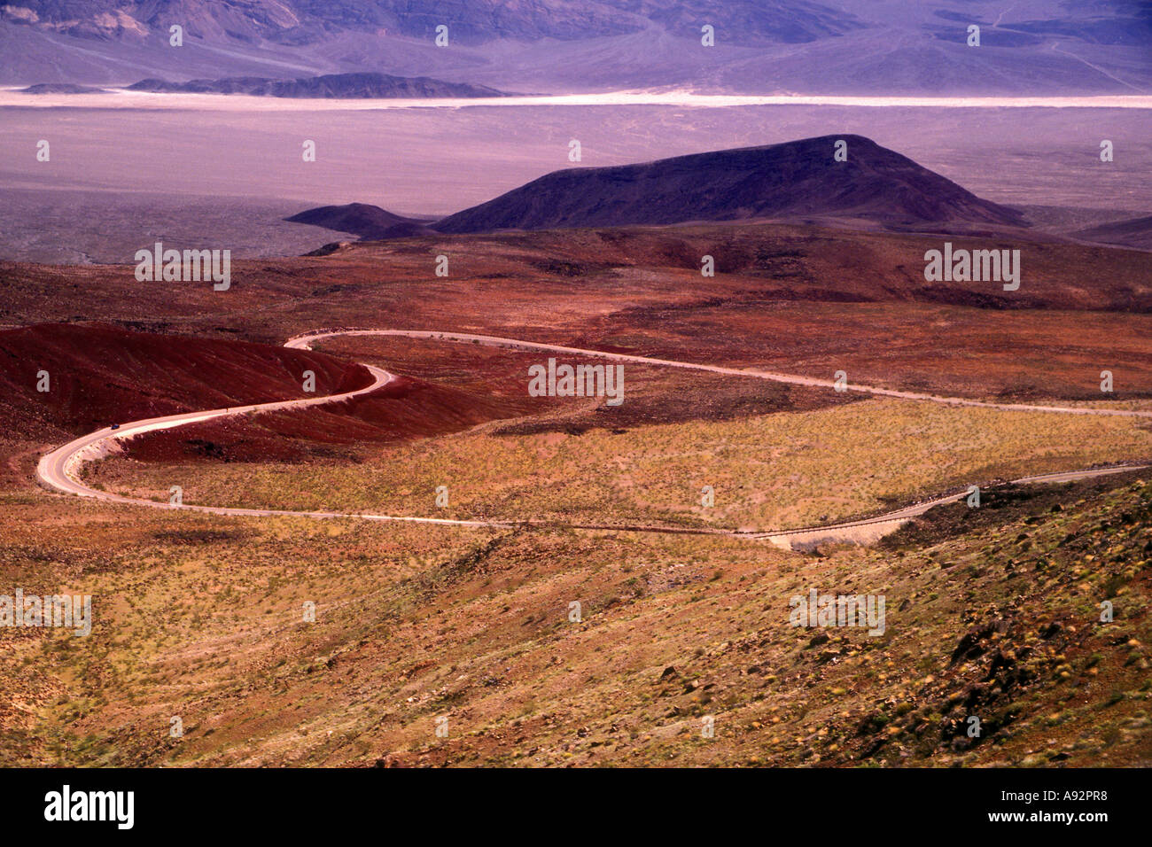 Horizon road death valley hi-res stock photography and images - Alamy
