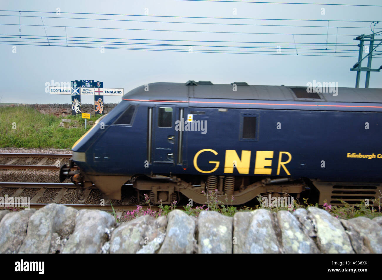 A GNER High Speed Train Class 91 Edinburgh Castle speeds across the border from England into Scotland Stock Photo
