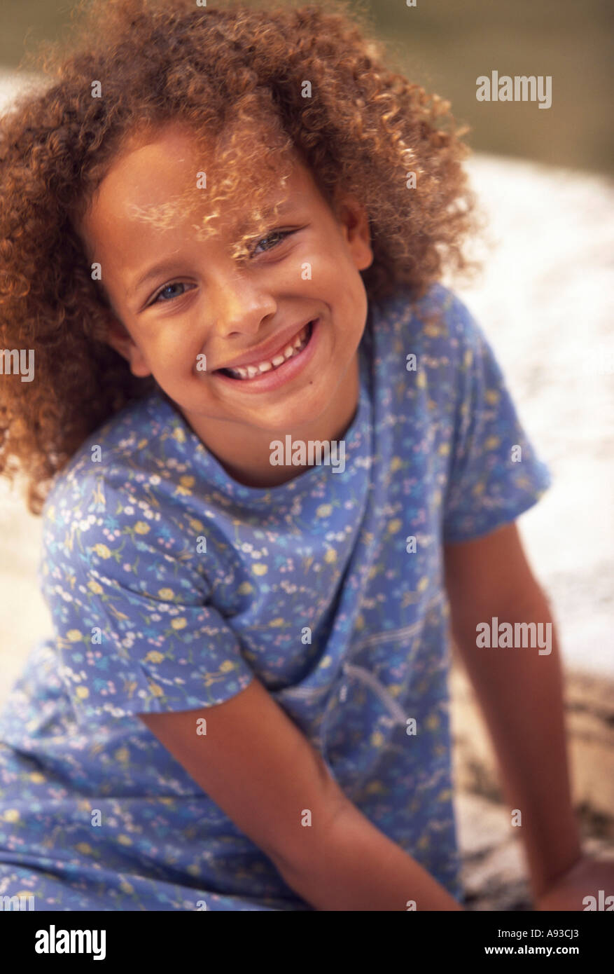 Portrait of a girl smiling Stock Photo - Alamy