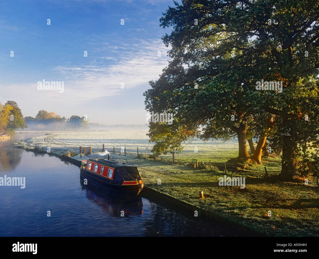 RIVER WEY SURREY Narrowboat awaits passage through Papercourt Lock on the River Wey at dawn, on a crisp frosty autumn morning. Send, Surrey. UK Stock Photo