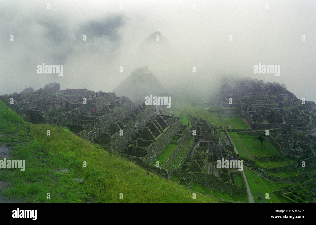 mist and cloud closing in on the ruins at machu picchu peru Stock Photo ...