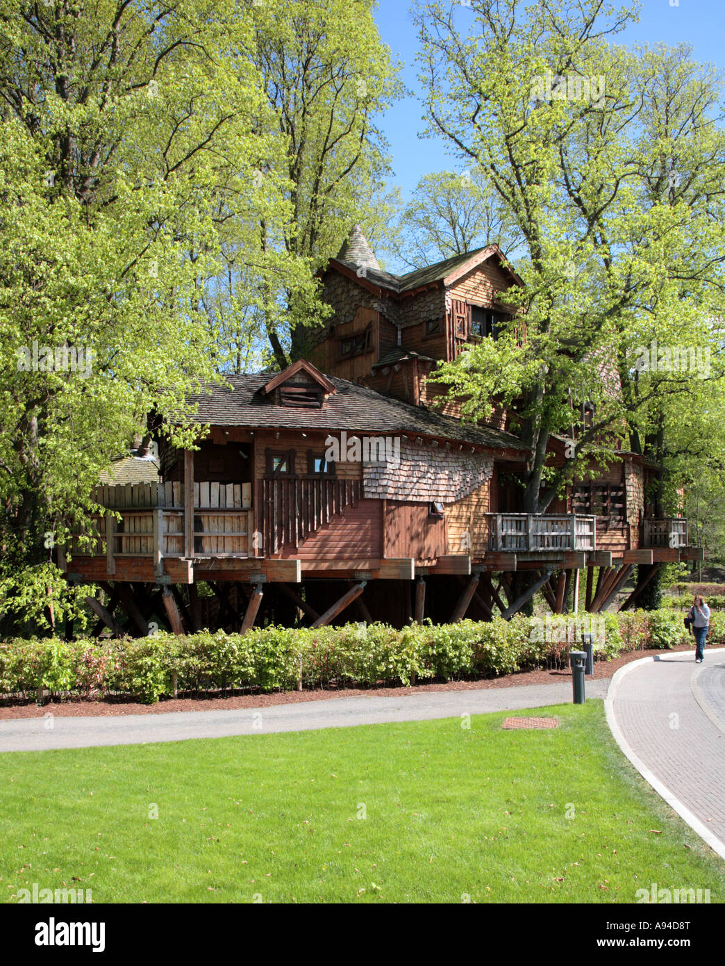 Tree House Alnwick Castle Gardens Northumberland Uk Europe