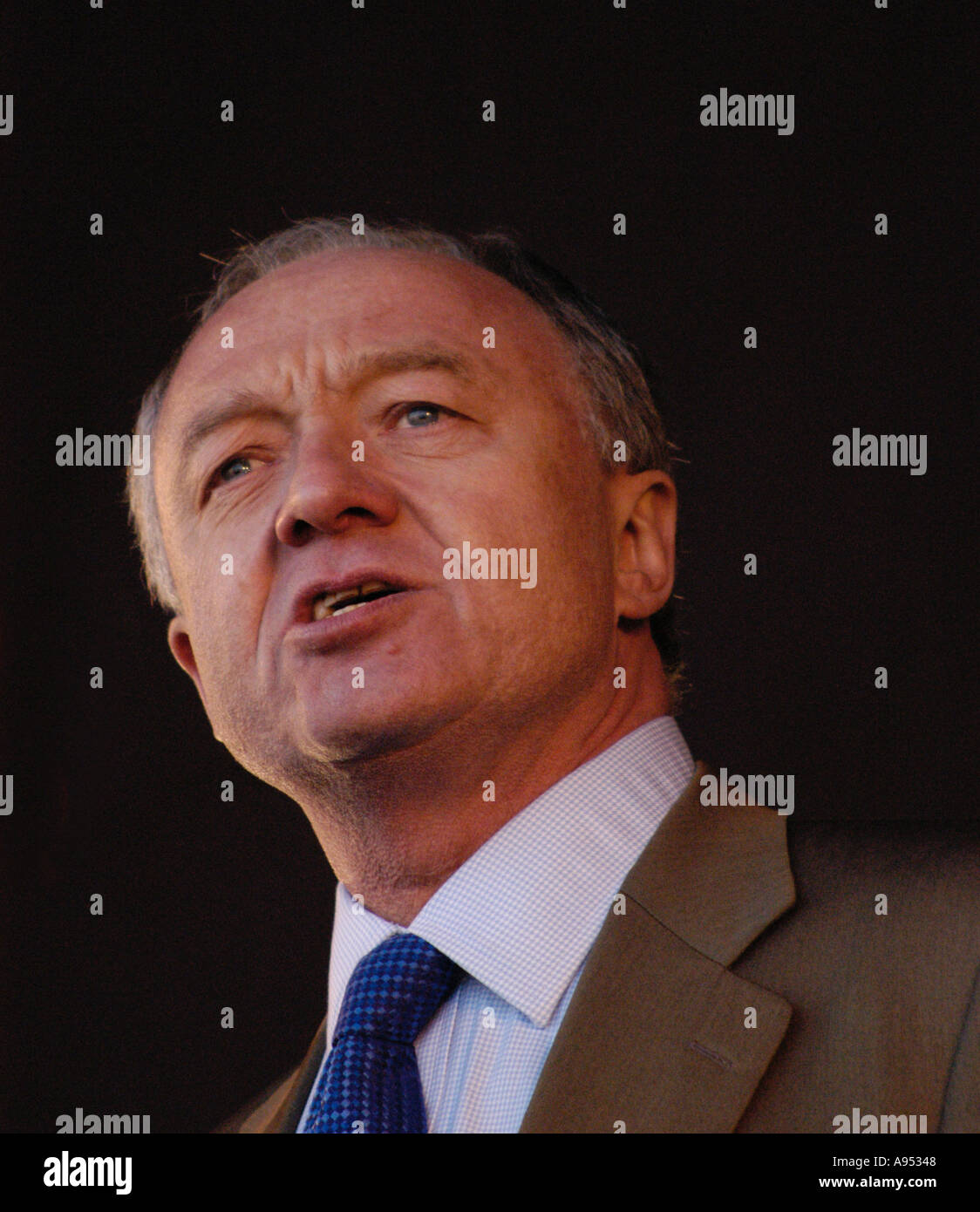 London mayor Ken Livingstone speaking at a Don t attack Iraq rally in London s Hyde Park 22nd March 2003 Stock Photo