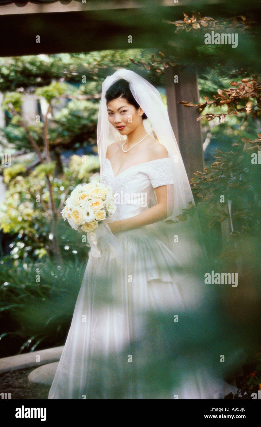Black bride bouquet hi-res stock photography and images - Alamy