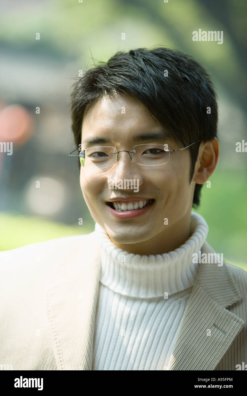Young man smiling at camera, portrait Stock Photo - Alamy