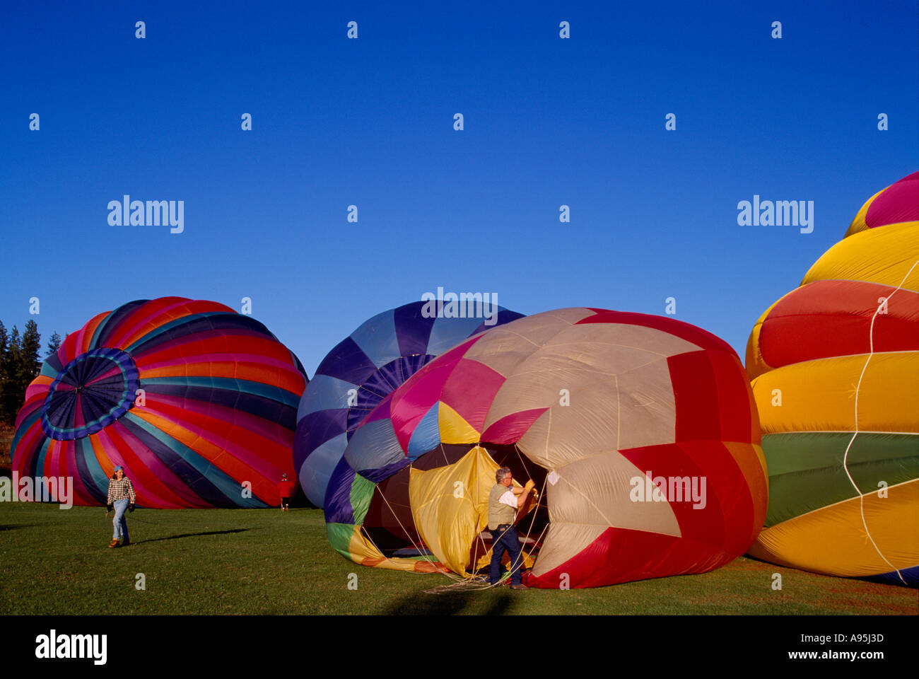 Inflating hot air ballon hires stock photography and images Alamy