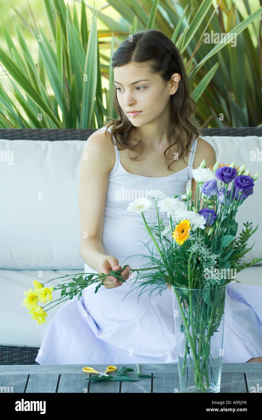Young woman making fresh flower arrangement Stock Photo - Alamy