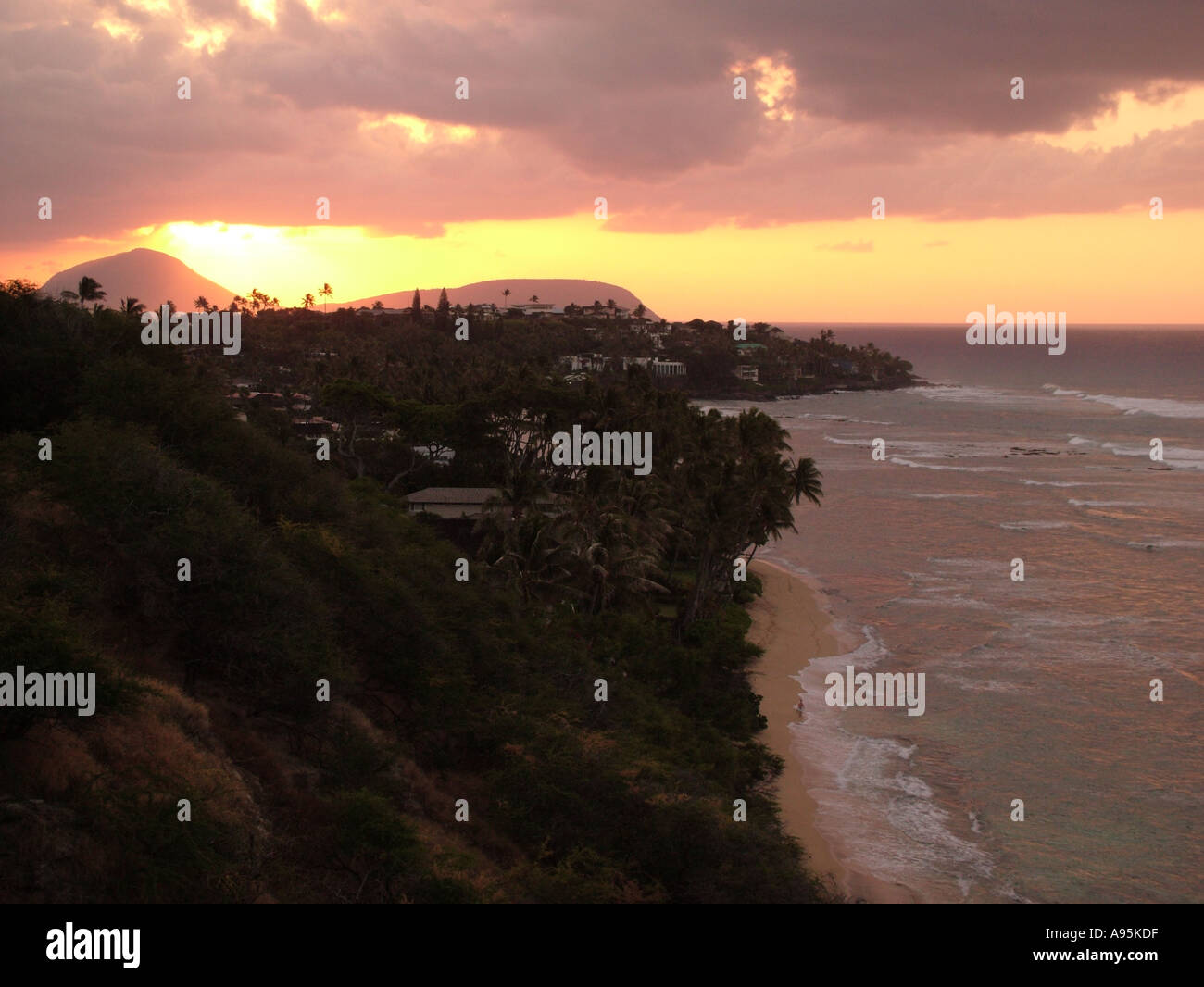 Hawai oahu honolulu diamond head hi-res stock photography and images ...