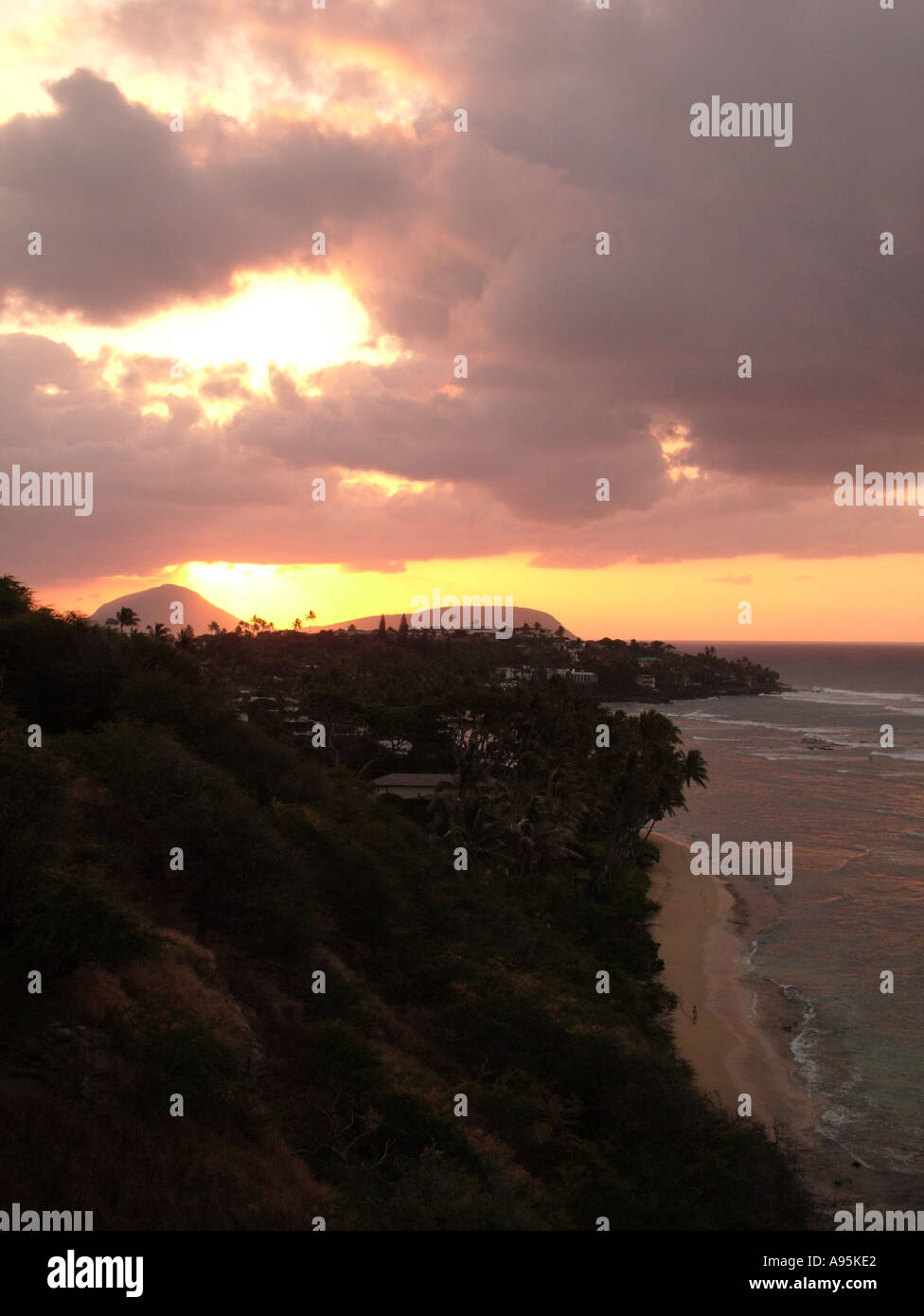 Hawai oahu honolulu diamond head hi-res stock photography and images ...