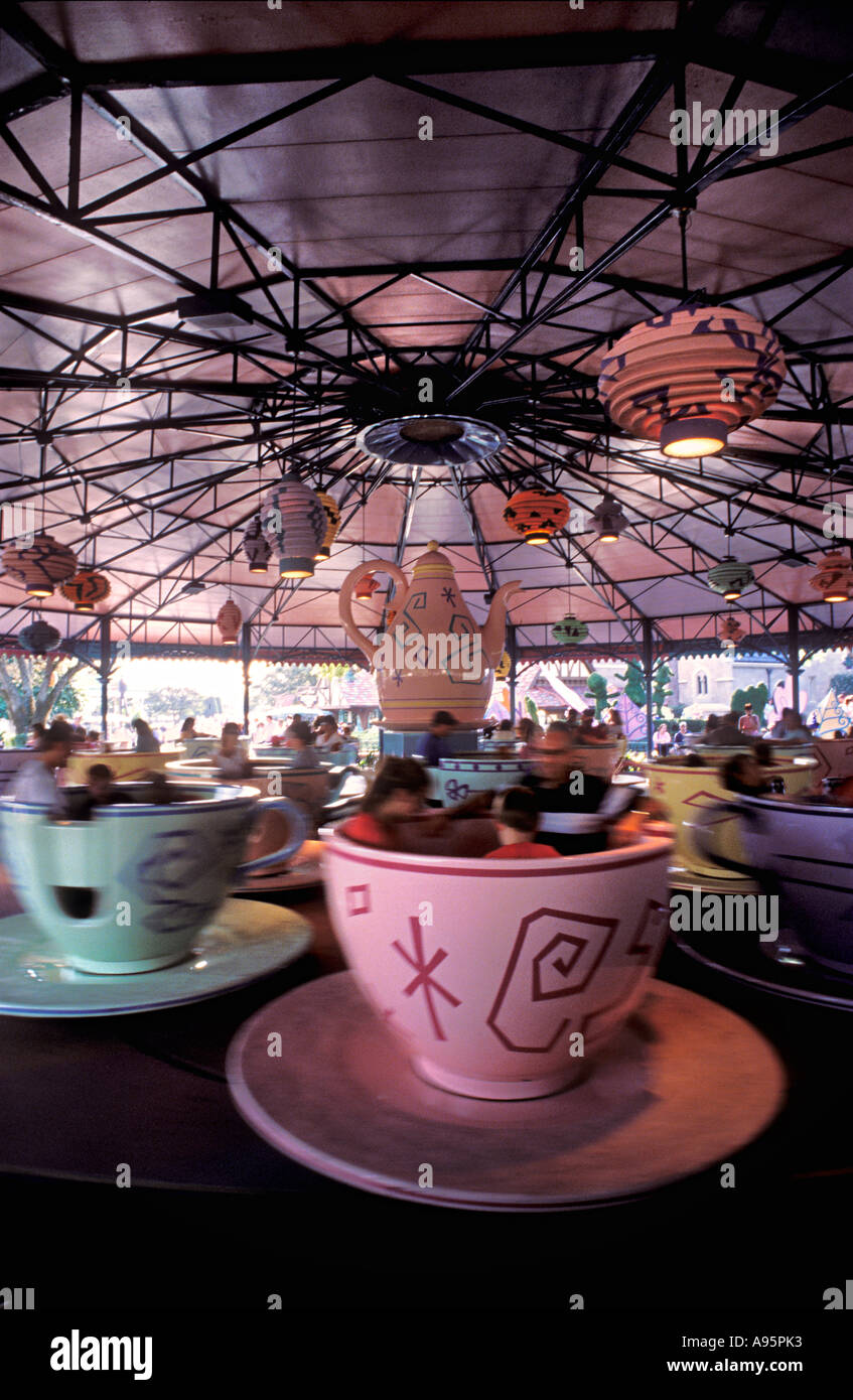 Spinning tea cup ride hires stock photography and images Alamy